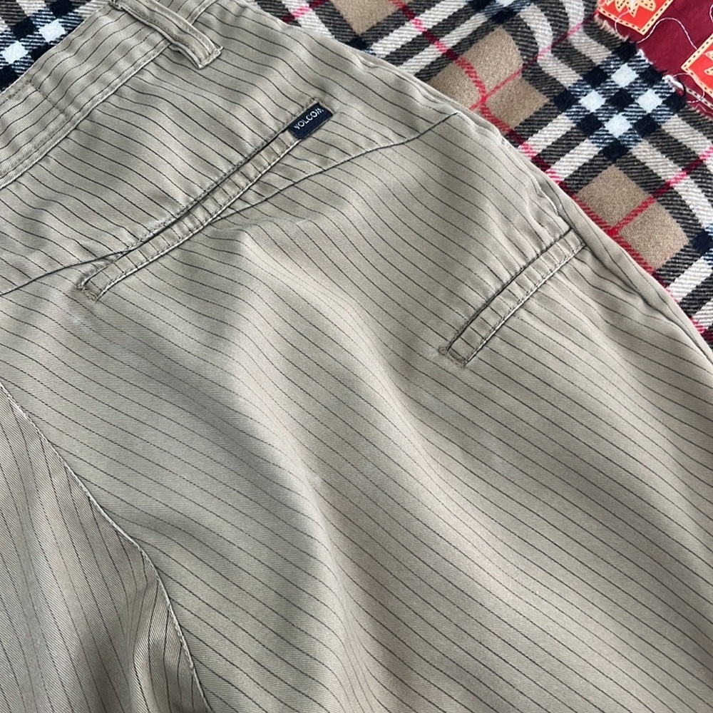 Volcom shorts - Picture 5 of 10